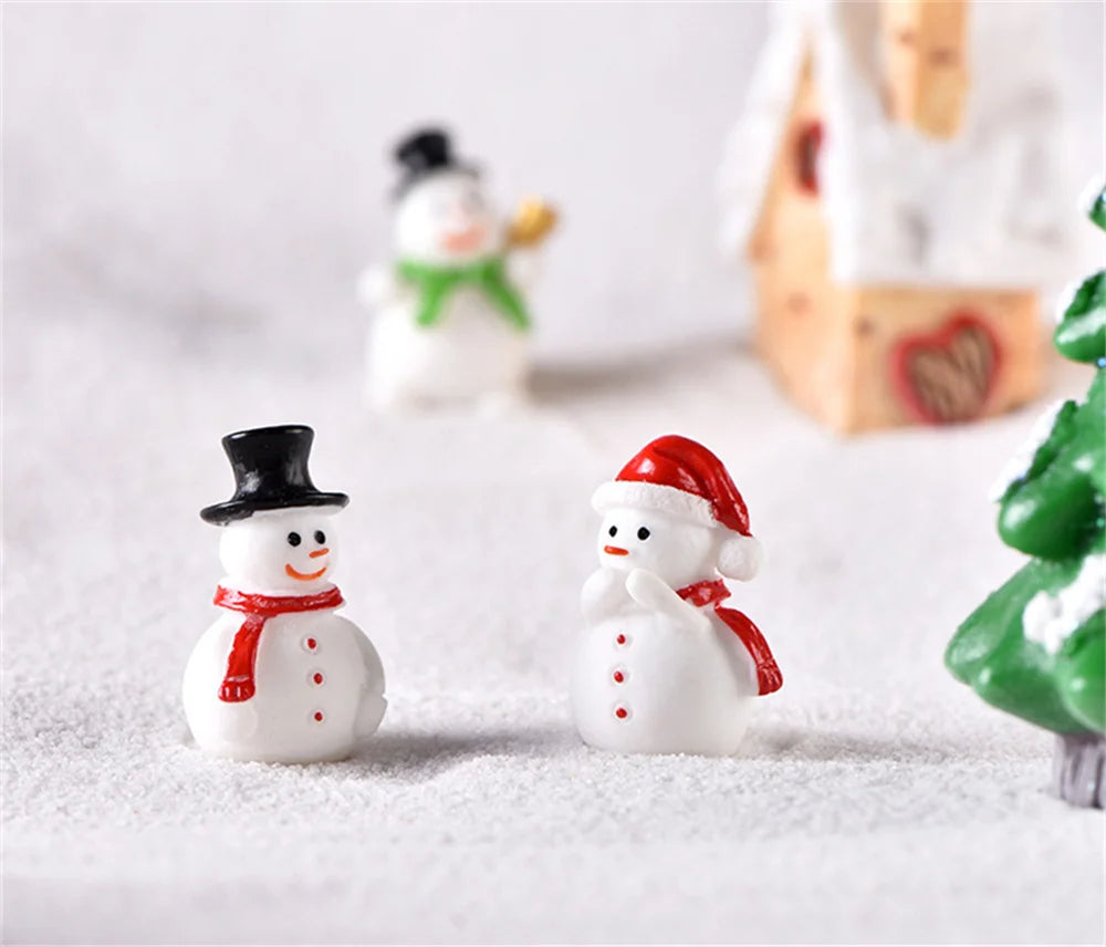 Christmas Mini Resin Figurines Miniatures Santa Claus Snowman Elk Ornament Micro Landscape Merry Xmas Ornament Decoration 2024