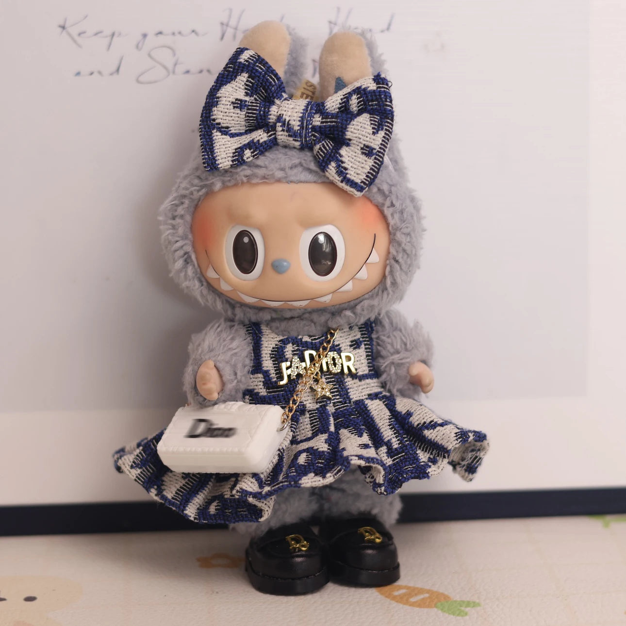 17cm Labubu Doll Clothes Advanced luxury design customization Heartbeat Macaron Labubu Doll Clothes Changing Light clothes