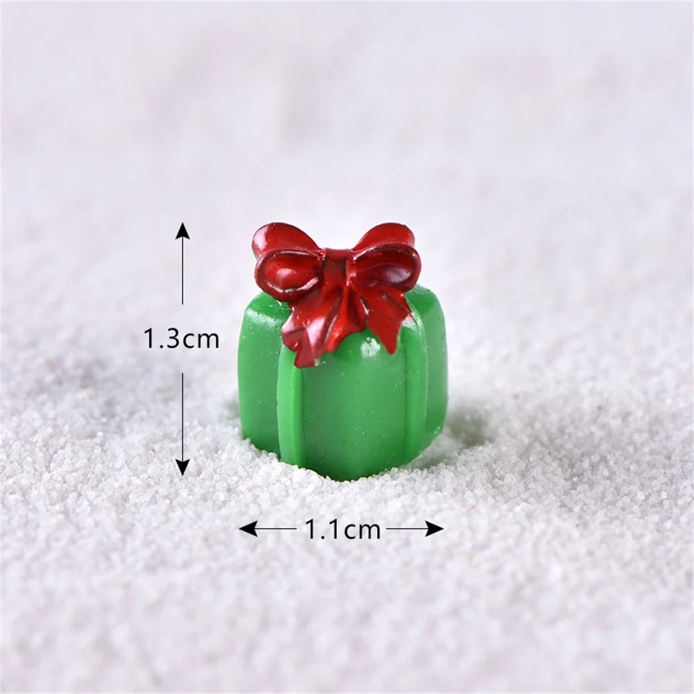 Christmas Mini Resin Figurines Miniatures Santa Claus Snowman Elk Ornament Micro Landscape Merry Xmas Ornament Decoration 2024