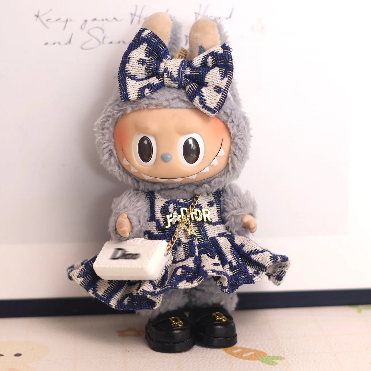 17cm Labubu Doll Clothes Advanced luxury design customization Heartbeat Macaron Labubu Doll Clothes Changing Light clothes