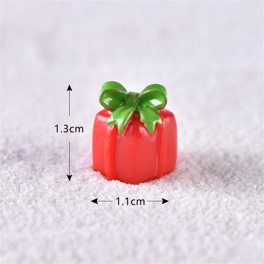 Christmas Mini Resin Figurines Miniatures Santa Claus Snowman Elk Ornament Micro Landscape Merry Xmas Ornament Decoration 2024